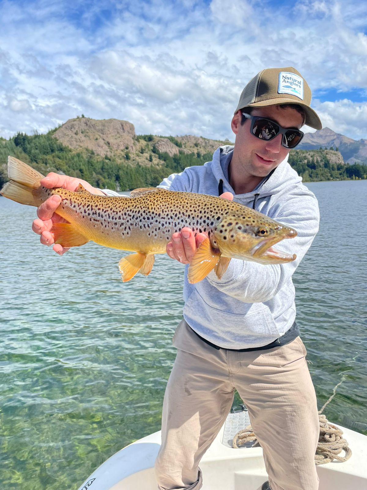 Brown trout · Lago patagónico